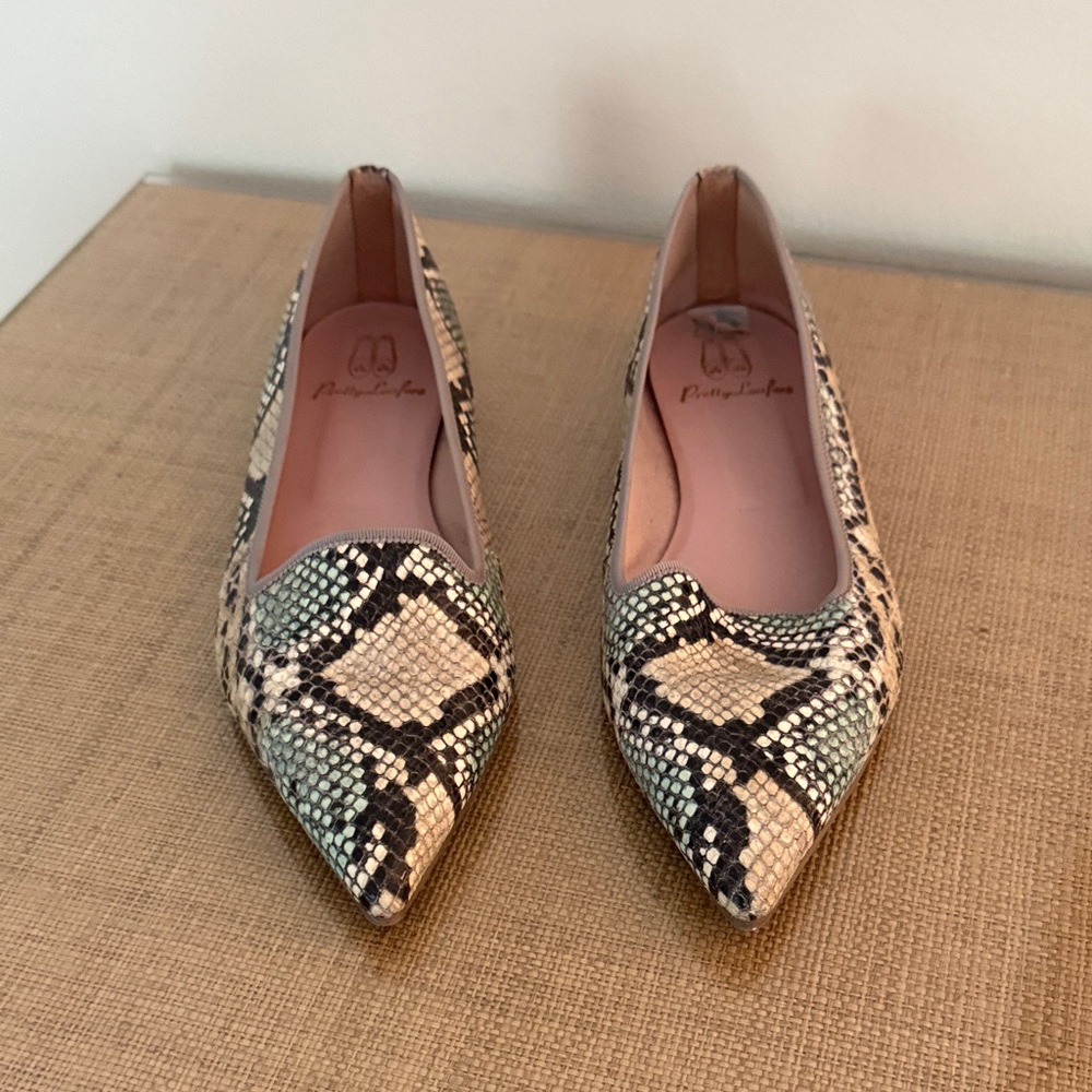 Pretty Ballerinas (Loafers) - Snakeskin Print Pointed Toe Flat Loafers - Size 39